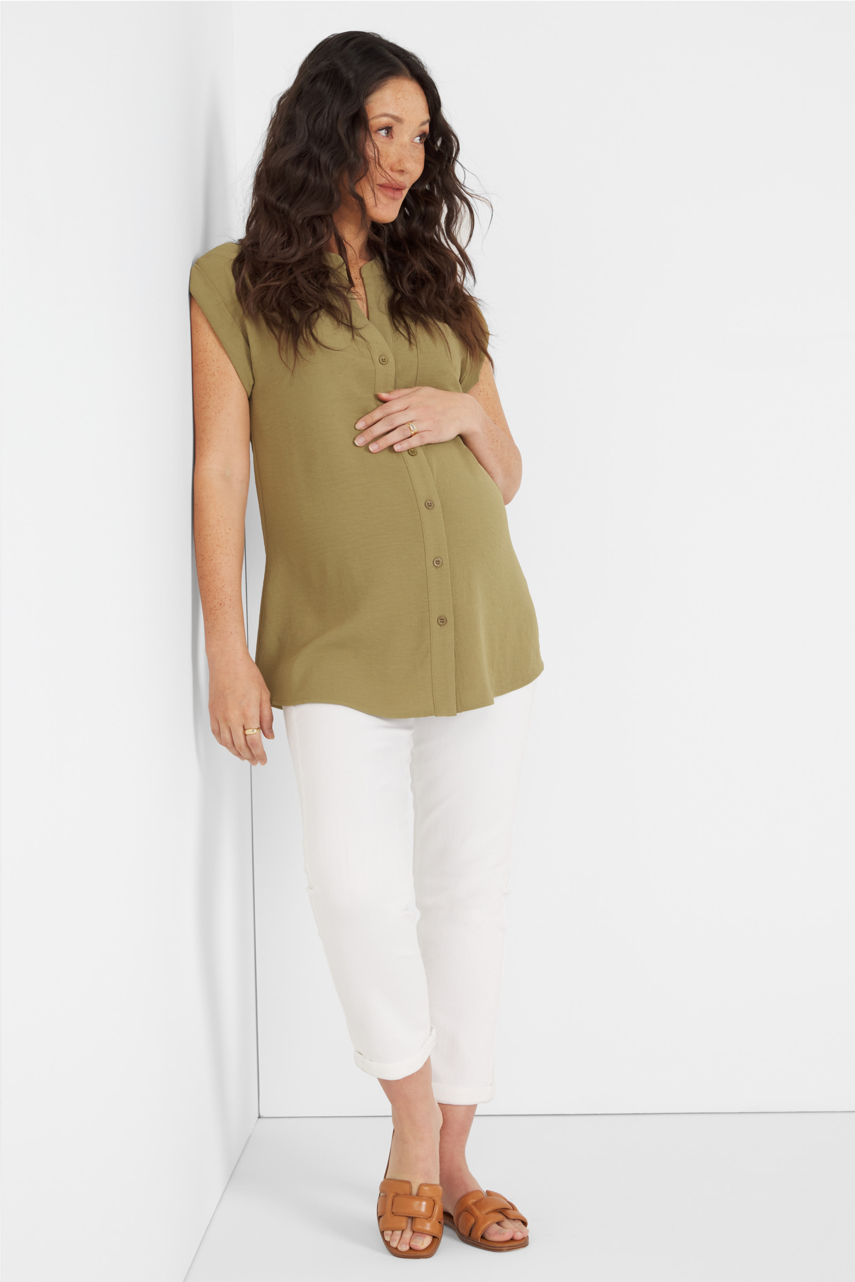 Pregnant woman in Stitch Fix maternity top and white pants